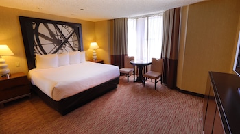 Dennis Tower, Classic Room, 1 King Bed, Non-Smoking, Mobility Roll-in