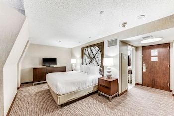 Dennis Tower Studio Suite, 1 King Bed, Non-Smoking