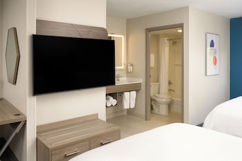 Suite, 2 Double Beds (Living Area)