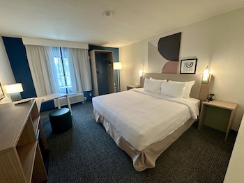 Room, 1 King Bed, Accessible (Hearing)