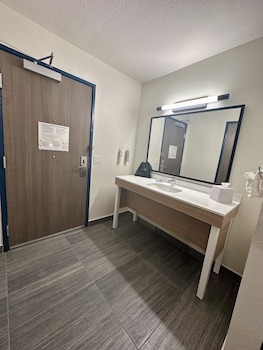 Room, 1 King Bed, Accessible (Hearing)