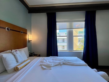Standard Room, 1 Full Bed, Partial Ocean View