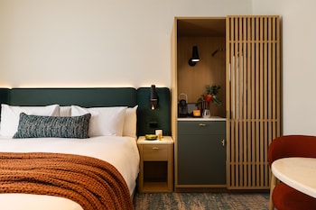 King Room, 1 King Bed (Heritage)