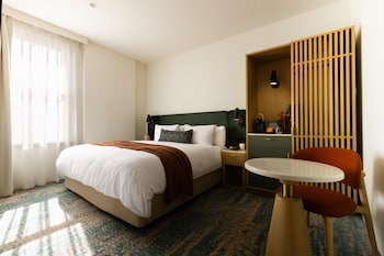 King Room, 1 King Bed (Heritage)