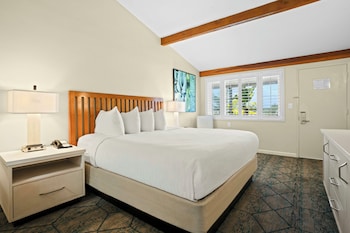 Standard Room, 1 King Bed, Marina View