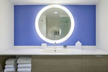 Chic, Room, 2 Double Beds, Pool View