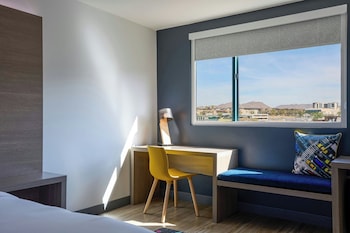 Chic, Room, 1 King Bed, Pool View