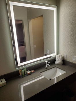 Room, 1 King Bed, Accessible, Non Smoking (Mobility)
