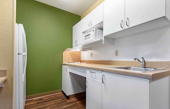 Room, 1 King Bed, Mobility Accessible, Non Smoking (Roll-In Shower, Kitchen)