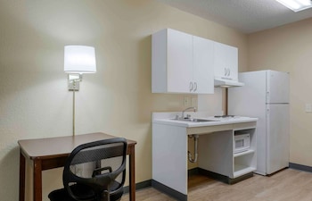 Room, 1 King Bed, Mobility Accessible, Non Smoking (Roll-In Shower, Kitchen)