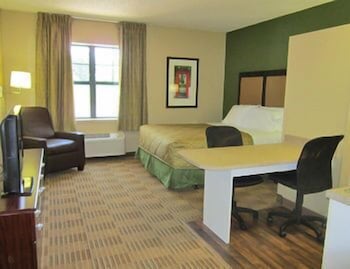 Room, 1 King Bed, Mobility Accessible, Non Smoking (Roll-In Shower, Kitchen)