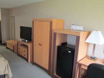 Standard Room, 2 Queen Beds (2nd Floor)