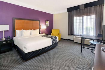 Deluxe Room, 1 King Bed, Accessible, Non Smoking
