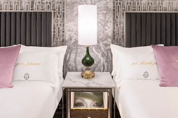 Vanderpump Room, 2 Queens, Strip View