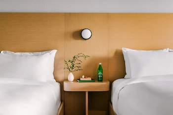Standard Room, 2 Queen Beds, Pool View