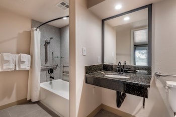Standard Room, 1 Queen Bed, Accessible (Mobility)