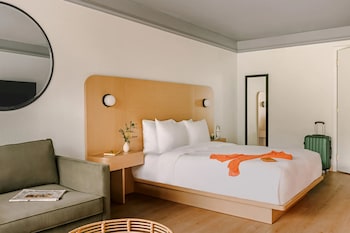 Standard Room, 1 Queen Bed, Accessible (Mobility)