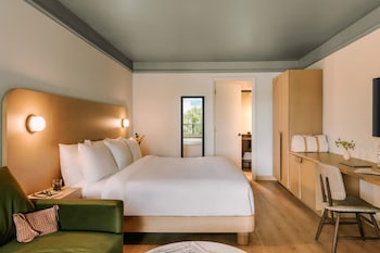 Standard Room, 1 King Bed