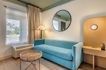 Standard Room, 1 King Bed