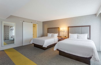 Room, 2 Queen Beds, Accessible, Bathtub
