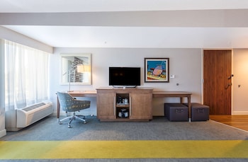 Room, 2 Queen Beds, Accessible, Bathtub
