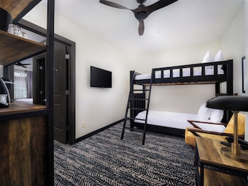 One Bedroom Suite w/King bed + bunk beds