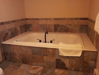Room, 1 King Bed, Jetted Tub, Courtyard Area (Stair Access Only)