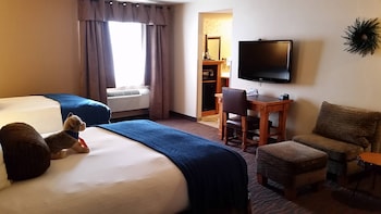 Room, 2 Queen Beds, Connecting Rooms, Courtyard Area (Stair Access Only)
