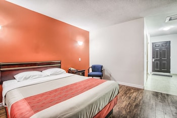 Deluxe Room, 1 King Bed, Non Smoking, Hot Tub