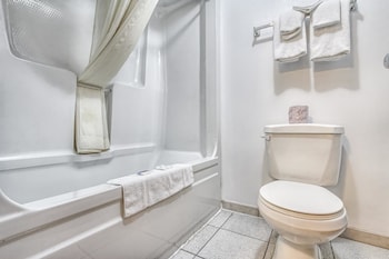 Deluxe Room, 1 King Bed, Non Smoking, Hot Tub