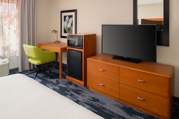 Room, 1 King Bed (Mobility Accessible, Tub)