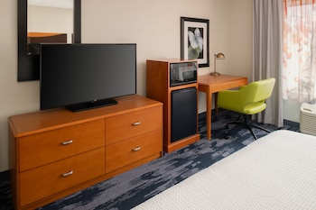 Room, 1 King Bed (Mobility Accessible, Tub)