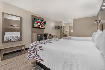 Deluxe Room, 2 Queen Beds, Smoking