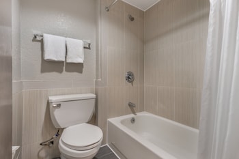 Deluxe Room, 2 Queen Beds, Smoking