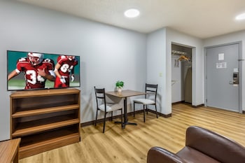Suite, 1 Queen Bed with Sofa bed, Non Smoking