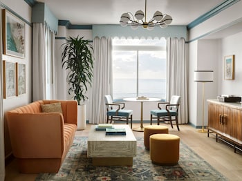 Suite, 1 King Bed, Oceanfront