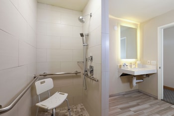 Room, 1 King Bed, Accessible (Compass)