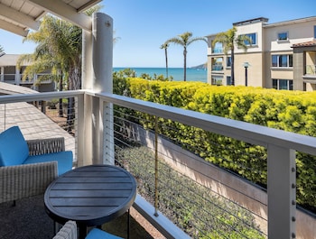 Room, 1 King Bed, Balcony, Partial Ocean View