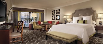 Octavius Pool View Room 1 King Non-Smoking