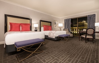 Palace Premium Studio, 2 Queen, Non-Smoking (Newly Renovated)