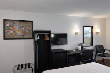 Room, 2 Queen Beds, Non Smoking, Jetted Tub