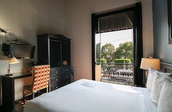 Standard Room, 1 Queen Bed, Balcony