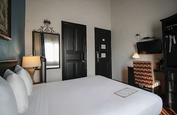Standard Room, 1 Queen Bed, Balcony