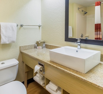 Standard Room, 1 King Bed (Smoke Free)