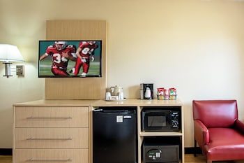 Premium Room, 1 King Bed (Upgraded Bedding & Snack, Smoke Free)