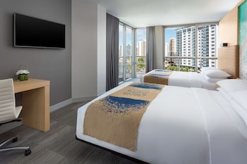Room, 2 Queen Beds, Mobility Accessible, Balcony