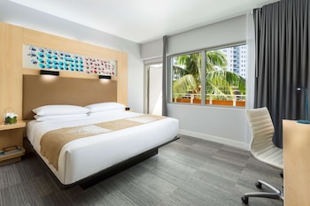 Room, 1 King Bed, Balcony, Pool View