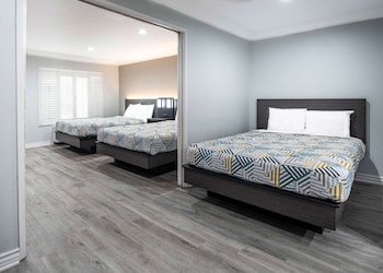 Standard Suite, Multiple Beds, Non Smoking