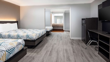 Standard Suite, Multiple Beds, Non Smoking