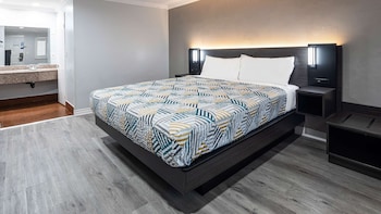 Standard Room, 1 King Bed, Non Smoking